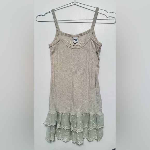 Super Cute Beige Lace Ruffle Camisole - Picture 3 of 9
